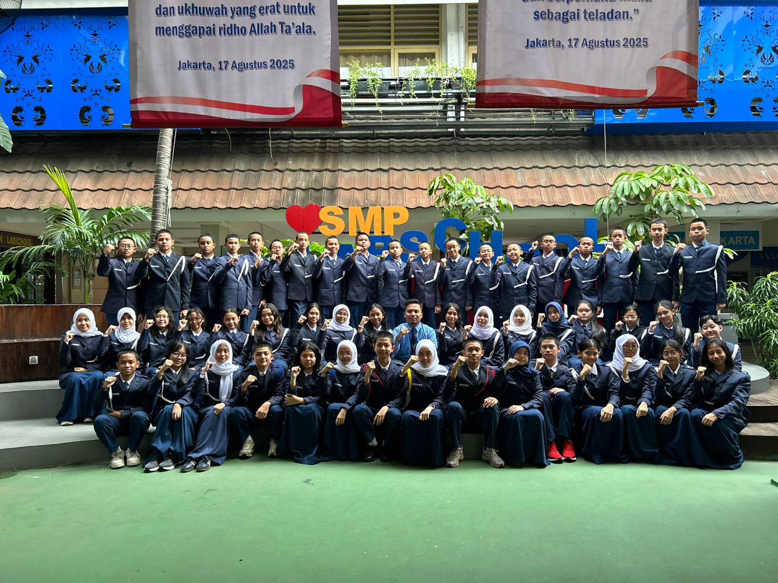 OSIS SARVASATYA SMP LABSCHOOL JAKARTA RAIH PRESTASI TINGKAT NASIONAL